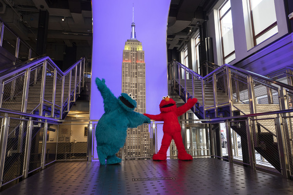Photos: The Empire State Building Celebrates SESAME STREET LIVE! with Elmo and Cookie Monster 