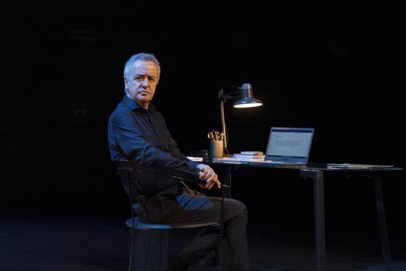 Carlos Hipólito viaja hasta OCEANÍA en las Naves de Matadero en Madrid Image
