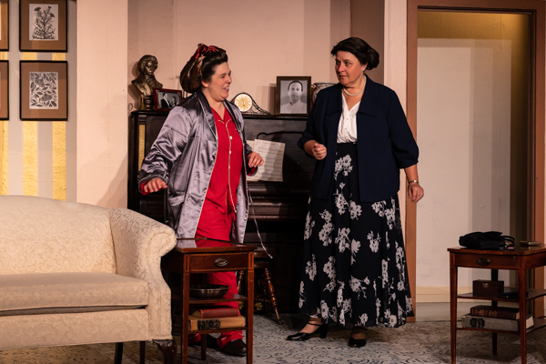 Photos: First look at Curtain Players' PRESENT LAUGHTER Image