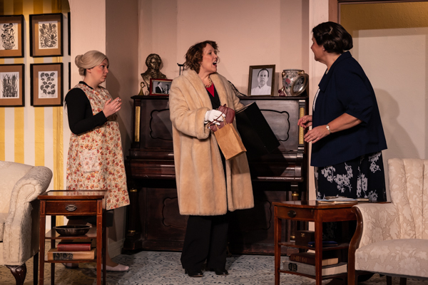 Photos: First look at Curtain Players' PRESENT LAUGHTER Image