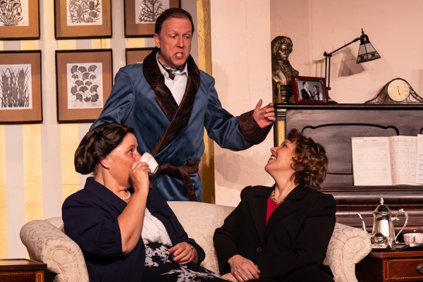 Photos: First look at Curtain Players' PRESENT LAUGHTER Image