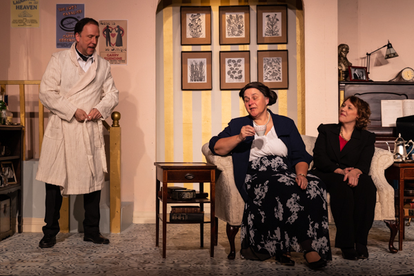 Photos: First look at Curtain Players' PRESENT LAUGHTER Image