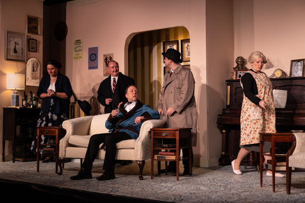 Photos: First look at Curtain Players' PRESENT LAUGHTER Image
