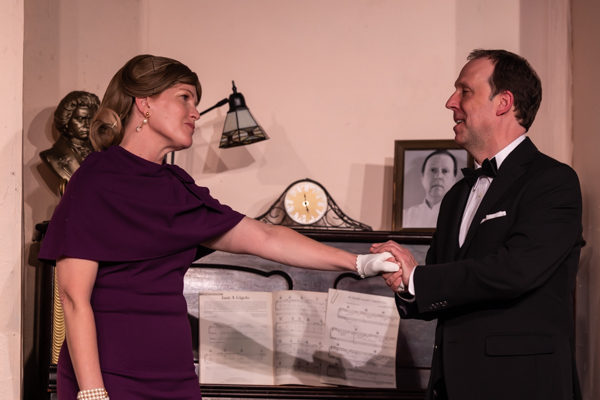 Photos: First look at Curtain Players' PRESENT LAUGHTER  Image