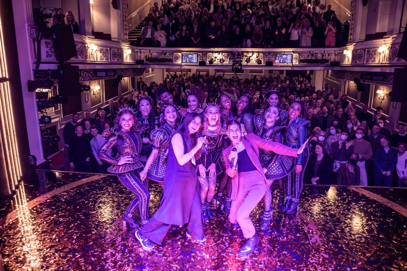 PHOTO: The Queens Of SIX Celebrate 1,000 Performances In London Image