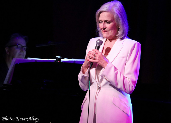 Photos: Karen Mason Razzle Dazzles At Birdland Image