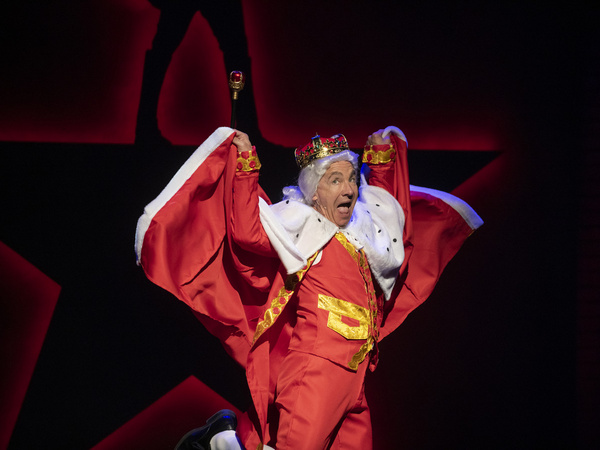 Jason Graae as King George.    Photo Courtesy of Musical Theatre West. Credit: Caught Photo