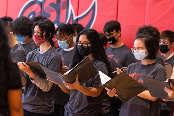 Photos: NYC Students Sing with the Queens from SIX Image