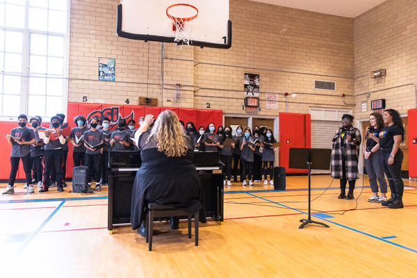 Photos: NYC Students Sing with the Queens from SIX Image