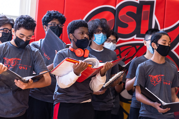 Photos: NYC Students Sing with the Queens from SIX Image