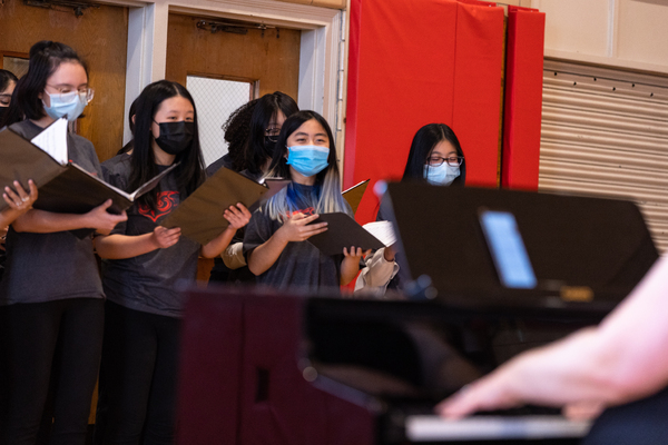 Photos: NYC Students Sing with the Queens from SIX Image
