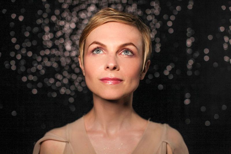 Review: KAT EDMONSON Brings Latenight Chic to Middle C  Image