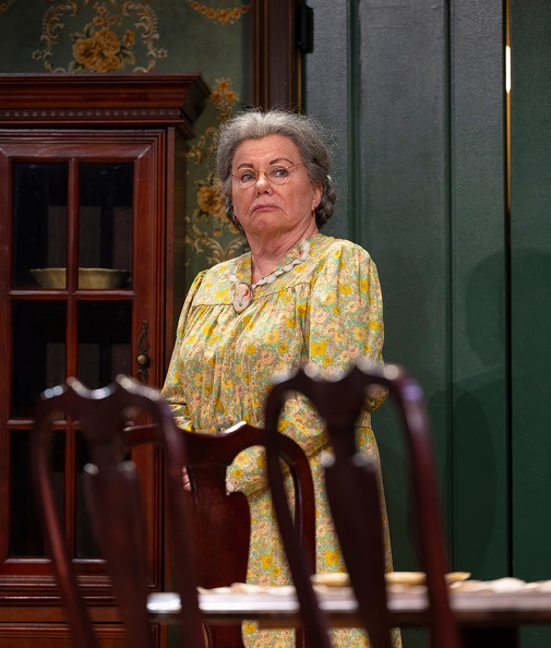 Review: LOST IN YONKERS at Hartford Stage Image