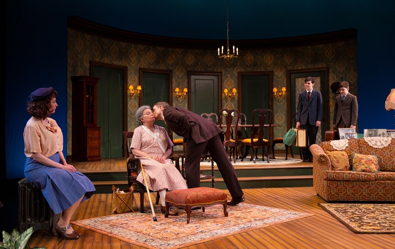 Review: LOST IN YONKERS at Hartford Stage Image