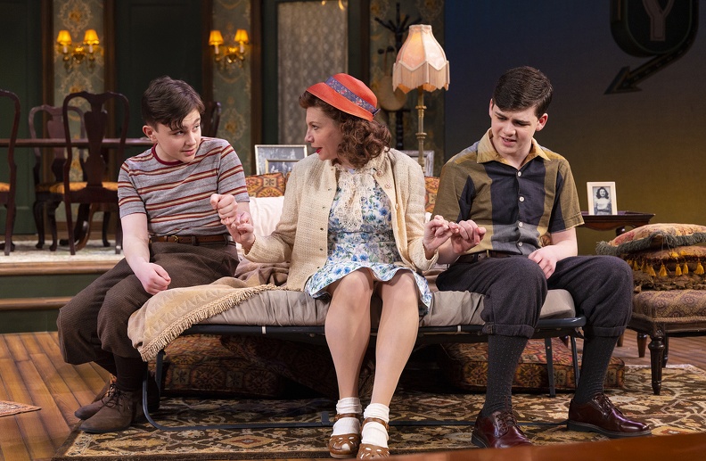 Review: LOST IN YONKERS at Hartford Stage Image