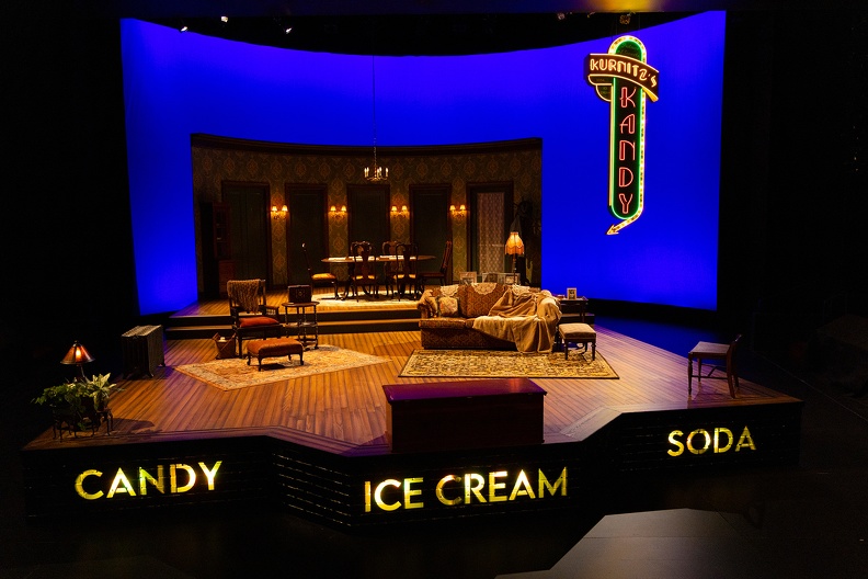Review: LOST IN YONKERS at Hartford Stage Image
