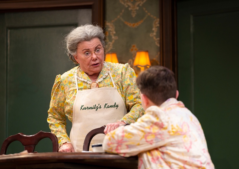 Review: LOST IN YONKERS at Hartford Stage Image