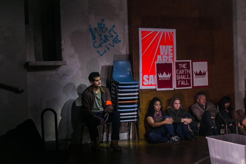 Review: Belvoir's Take On LIGHT SHINING IN BUCKINGHAMSHIRE Attempts To Present Caryl Churchill's Dramatization Of The 17th Century English Civil War For A Modern Era Image