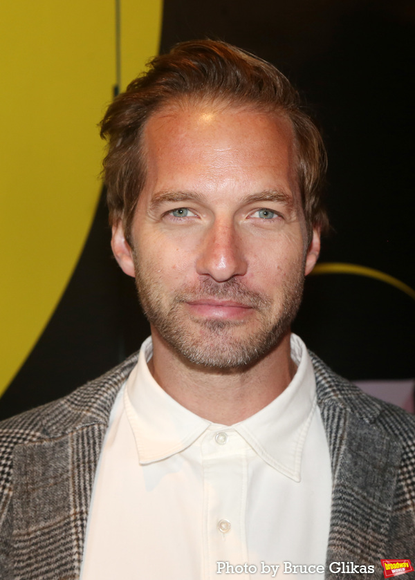 Ryan Hansen Photo