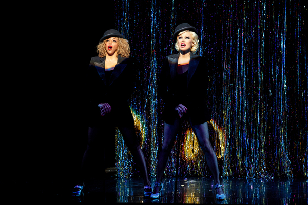 Photos: First Look at Pamela Anderson, Lana Gordon & More in CHICAGO Image