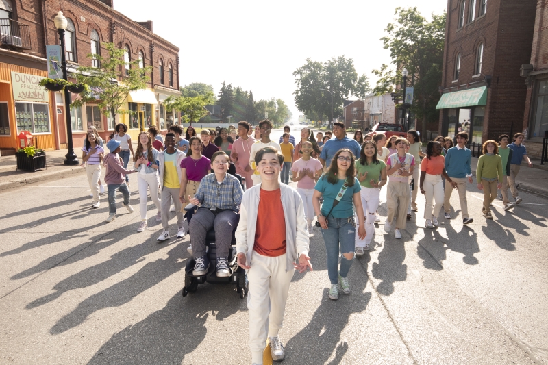 Photos: Netflix Debuts First Look at 13: THE MUSICAL Film Adaptation Image