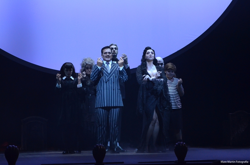 Review: After 10 Years, THE ADDAMS FAMILY Returns to Haunt and Entertain at Teatro Renault 