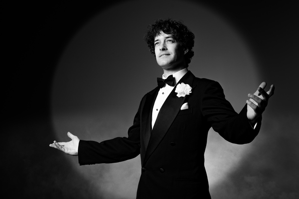 Photos: First Look at Lee Mead in the UK and Ireland Tour of CHICAGO 