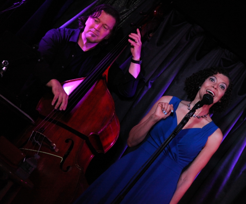 Review: Leslee Warren Performs Eye-Opening ME MYSELF & EYE: SONGS FROM A NEARSIGHTED GIRL at Pangea Image