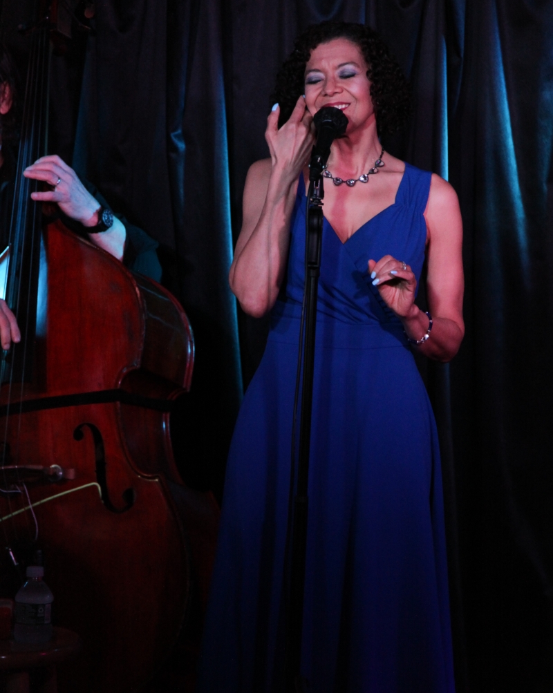 Review: Leslee Warren Performs Eye-Opening ME MYSELF & EYE: SONGS FROM A NEARSIGHTED GIRL at Pangea Image