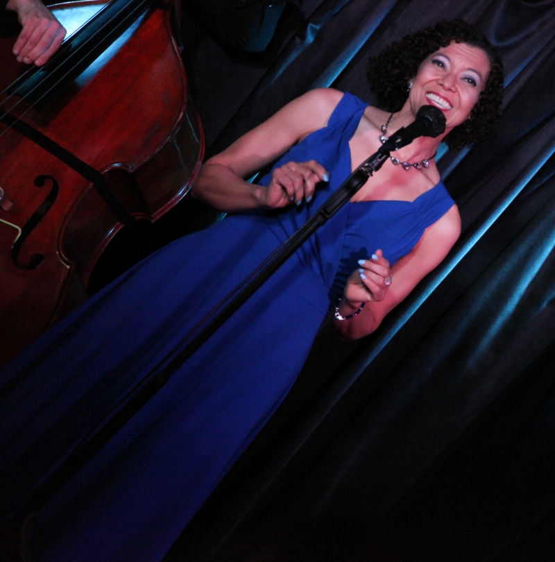 Review: Leslee Warren Performs Eye-Opening ME MYSELF & EYE: SONGS FROM A NEARSIGHTED GIRL at Pangea Image