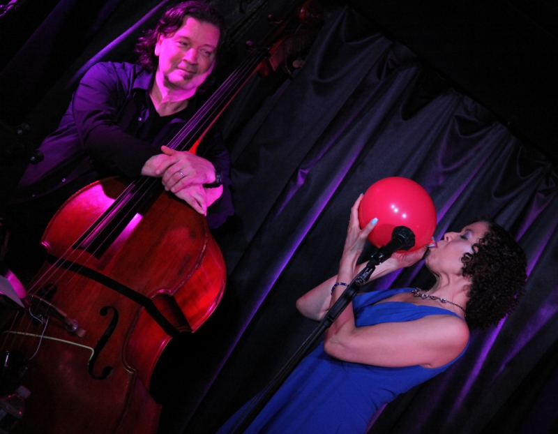 Review: Leslee Warren Performs Eye-Opening ME MYSELF & EYE: SONGS FROM A NEARSIGHTED GIRL at Pangea Image