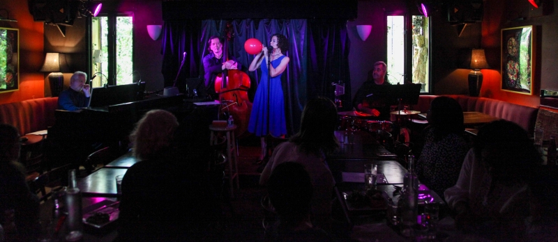 Review: Leslee Warren Performs Eye-Opening ME MYSELF & EYE: SONGS FROM A NEARSIGHTED GIRL at Pangea Image