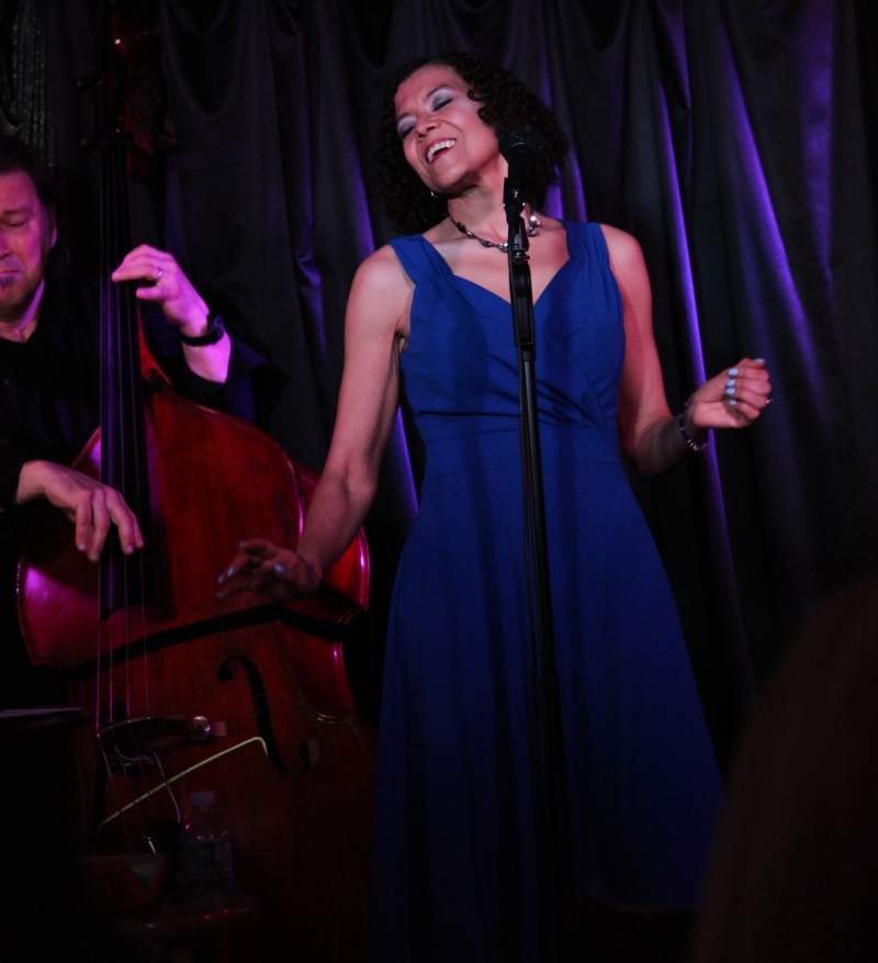 Review: Leslee Warren Performs Eye-Opening ME MYSELF & EYE: SONGS FROM A NEARSIGHTED GIRL at Pangea Image