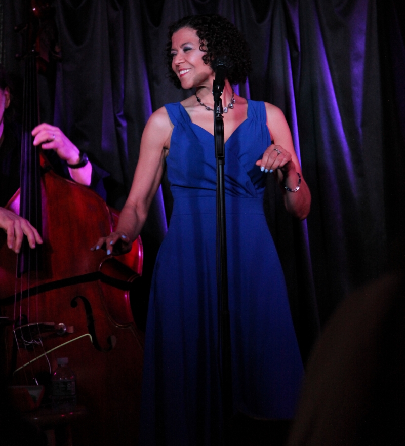 Review: Leslee Warren Performs Eye-Opening ME MYSELF & EYE: SONGS FROM A NEARSIGHTED GIRL at Pangea Image