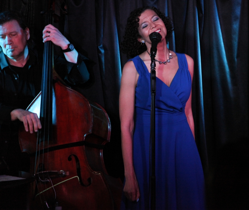 Review: Leslee Warren Performs Eye-Opening ME MYSELF & EYE: SONGS FROM A NEARSIGHTED GIRL at Pangea Image