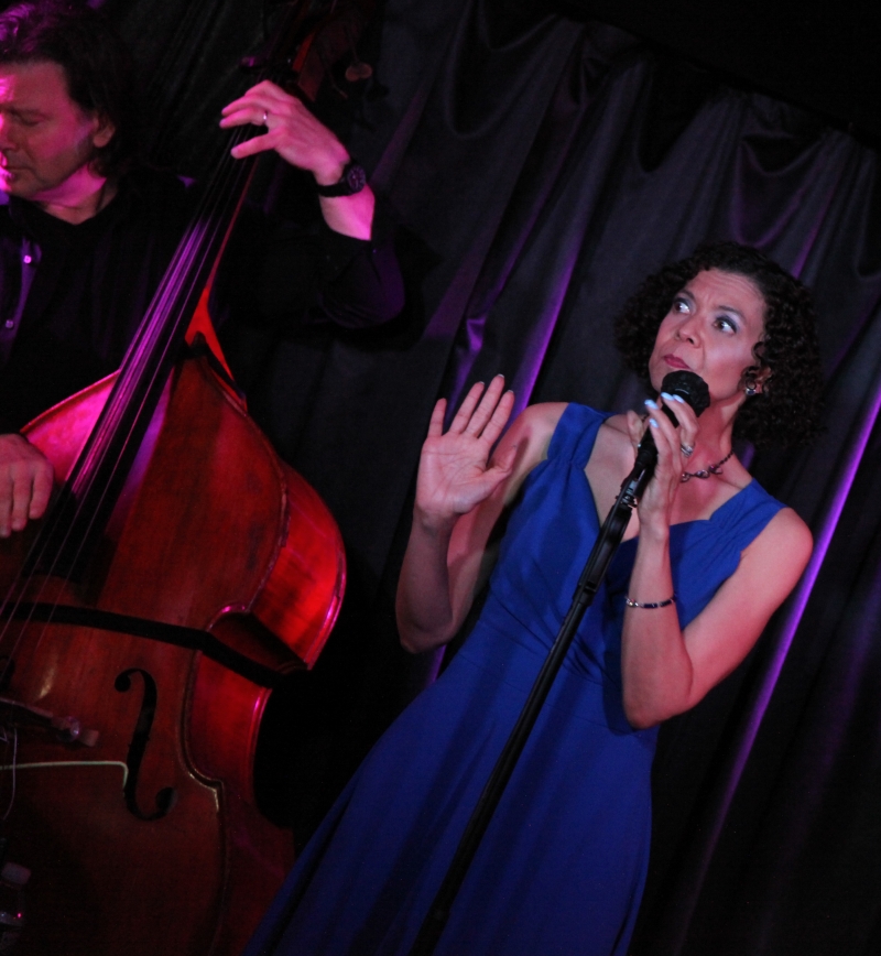 Review: Leslee Warren Performs Eye-Opening ME MYSELF & EYE: SONGS FROM A NEARSIGHTED GIRL at Pangea Image