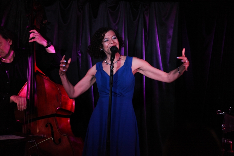 Review: Leslee Warren Performs Eye-Opening ME MYSELF & EYE: SONGS FROM A NEARSIGHTED GIRL at Pangea Image