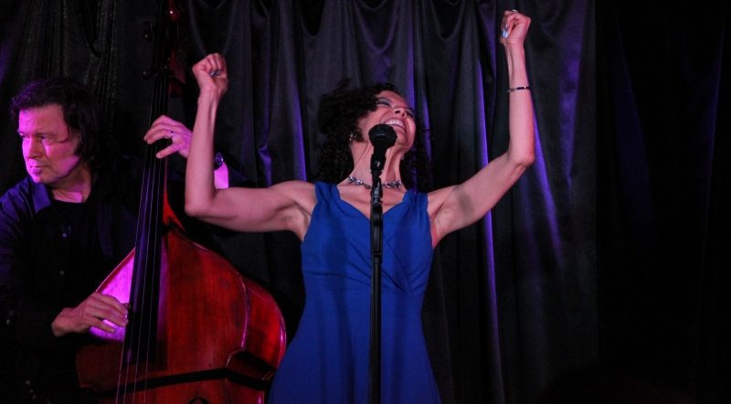 Review: Leslee Warren Performs Eye-Opening ME MYSELF & EYE: SONGS FROM A NEARSIGHTED GIRL at Pangea Image