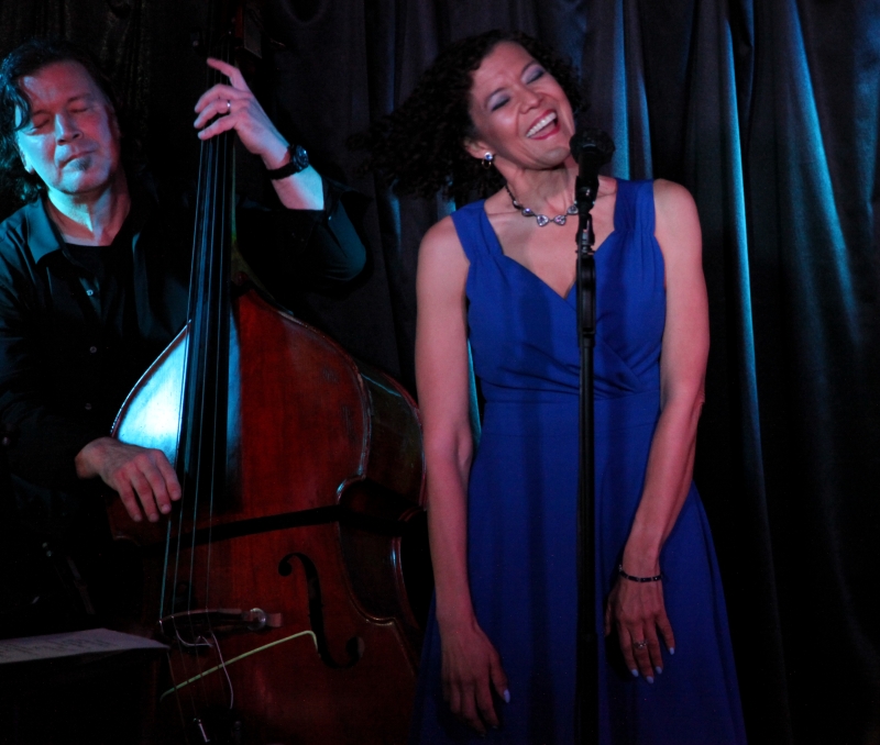 Review: Leslee Warren Performs Eye-Opening ME MYSELF & EYE: SONGS FROM A NEARSIGHTED GIRL at Pangea Image