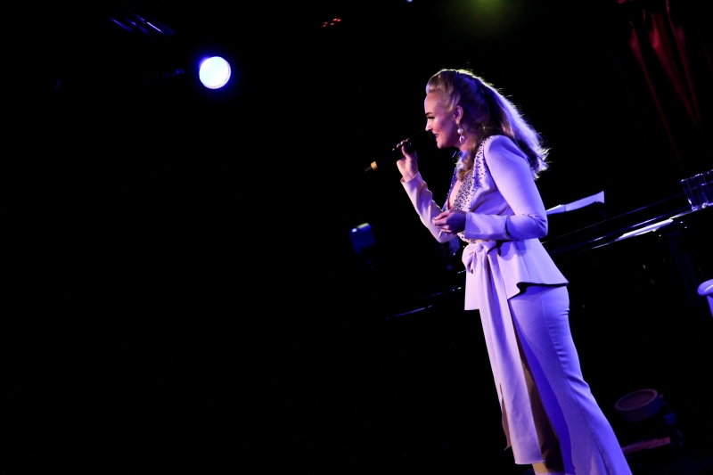 Review: Brandi Burkhardt Is A Wonder In FINDING WONDERLAND at The Green Room 42 Image