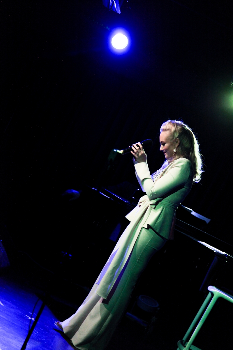 Review: Brandi Burkhardt Is A Wonder In FINDING WONDERLAND at The Green Room 42 Image