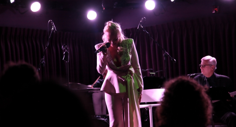 Review: Brandi Burkhardt Is A Wonder In FINDING WONDERLAND at The Green Room 42 Image