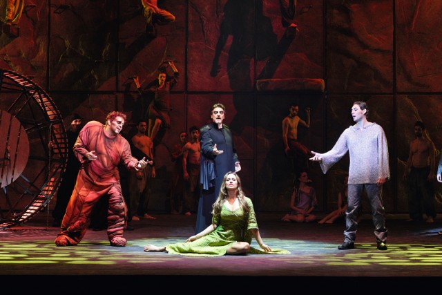 Review: NOTRE DAME DE PARIS al PALAEUR Image