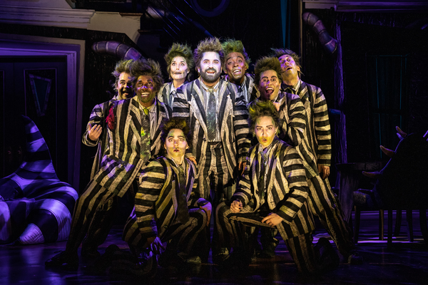 Alex Brightman and the cast of Beetlejuice Photo