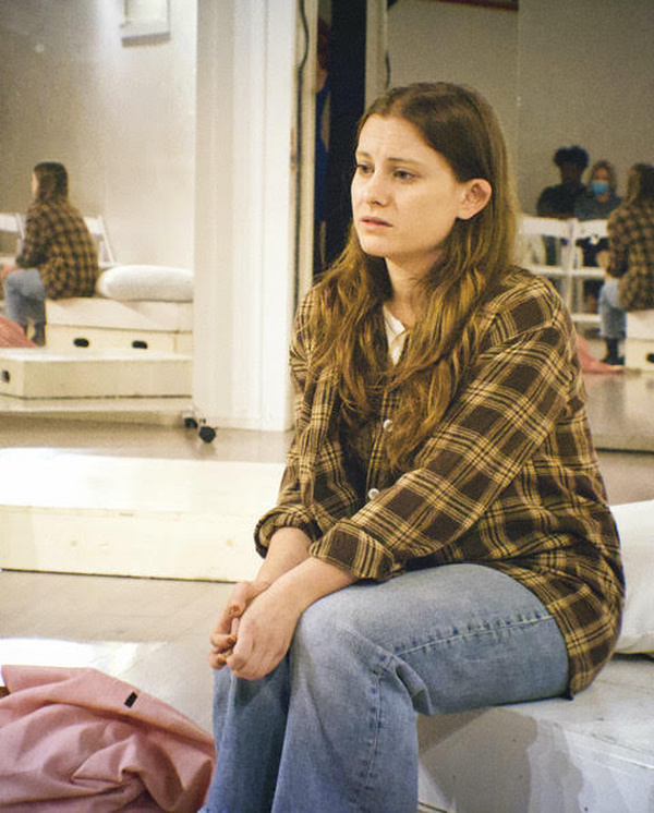 Photos: Inside THE GIRL WITH THE RED HAIR Feedback Reading Image