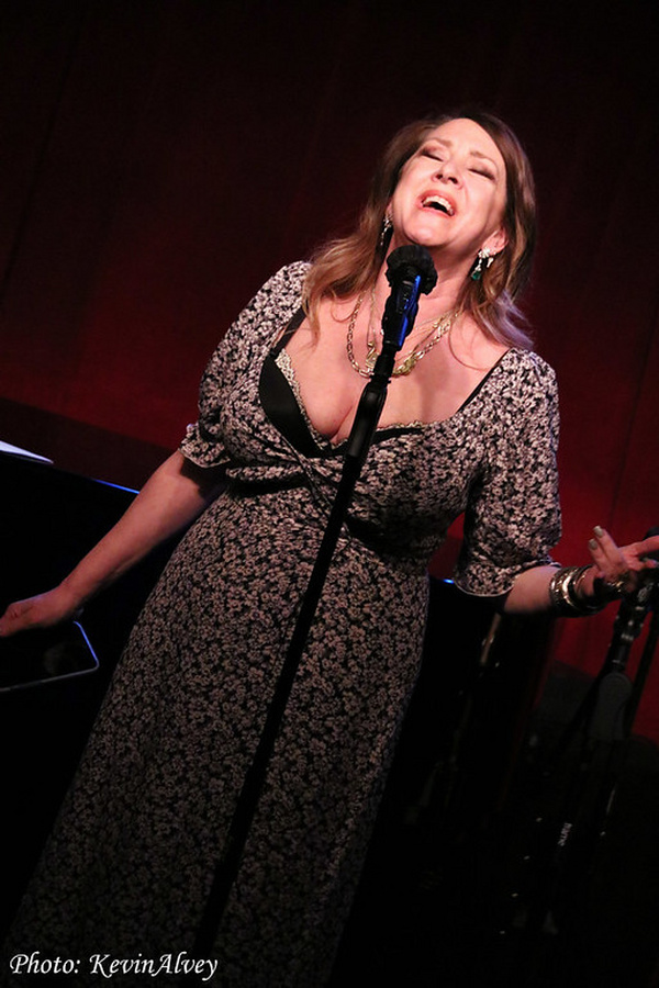 Joely Fisher Photo