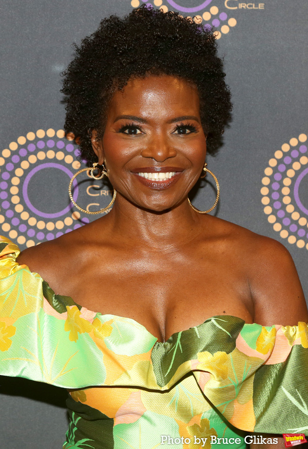 Photos: 2022 Outer Critics Circle Award Winners Walk the Red Carpet Image