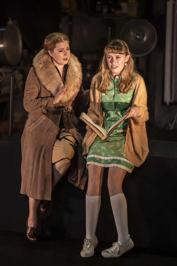 Photos: First Look at Amy Adams and More in THE GLASS MENAGERIE Image