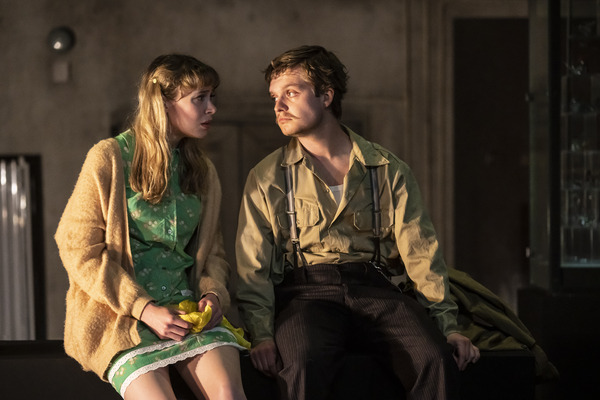 Photos: First Look at Amy Adams and More in THE GLASS MENAGERIE Image