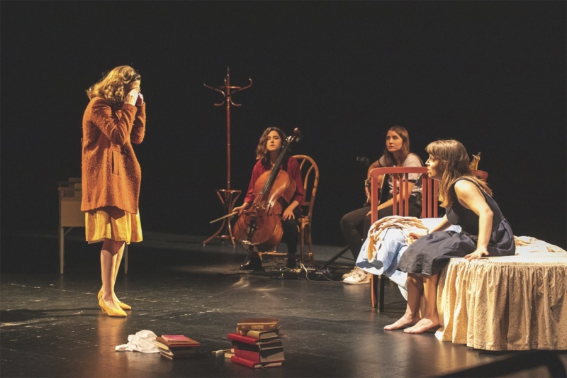 UNA LUZ TÍMIDA llega al Teatro Lara Image